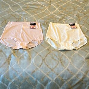 Bali-NWT-Women's Intimates-in Cream and Tan-Size M/6-Briefs/Panties-Set of Two